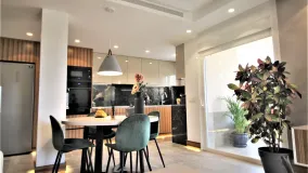 Apartamento en venta de 3 dormitorios en Estepona Puerto