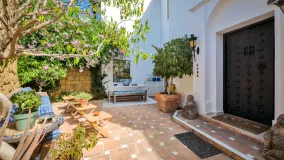 Villa pareada a la venta con 4 dormitorios en Marbella Hill Club