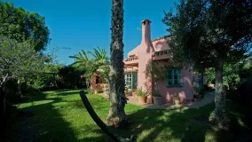 Country house for sale in Estepona