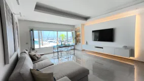 Apartamento de 2 dormitorios en venta en Marbella - Puerto Banus