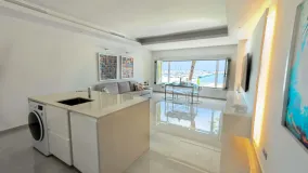 Apartamento de 2 dormitorios en venta en Marbella - Puerto Banus