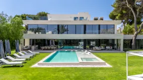 For sale 6 bedrooms villa in Los Monteros Playa