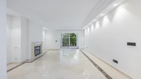 Montebello Hills, apartamento planta baja en venta
