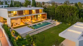 Villa for sale in Guadalmina Alta