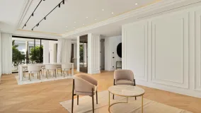 Se vende villa pareada con 6 dormitorios en Las Lomas del Marbella Club