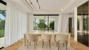 Se vende villa pareada con 6 dormitorios en Las Lomas del Marbella Club