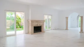 Buy 2 bedrooms villa in Marbella
