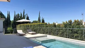 Comprar villa con 4 dormitorios en Guadalmina Alta