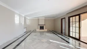Buy 6 bedrooms villa in La Resina Golf