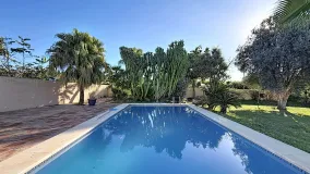 Buy 6 bedrooms villa in La Resina Golf