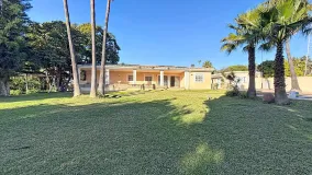 Buy 6 bedrooms villa in La Resina Golf
