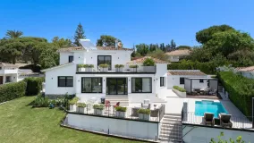 Se vende villa en Guadalmina Alta con 4 dormitorios