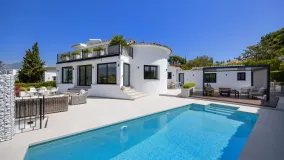 Se vende villa en Guadalmina Alta con 4 dormitorios