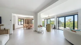 Se vende villa en Guadalmina Alta con 4 dormitorios