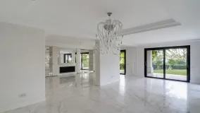 Villa a la venta en Las Lomas del Marbella Club de 6 dormitorios