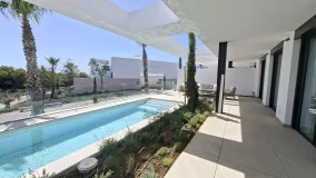 Apartamento a la venta en Marbella Este con 4 dormitorios