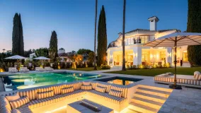 Villa en venta con 5 dormitorios en Nueva Andalucia