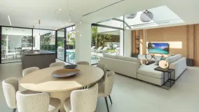 Buy villa in Las Brisas