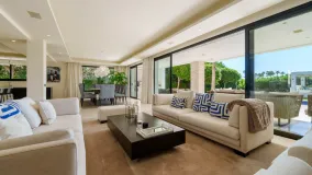 Se vende villa en Los Olivos de 6 dormitorios