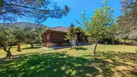 Ojen, finca con 3 dormitorios a la venta