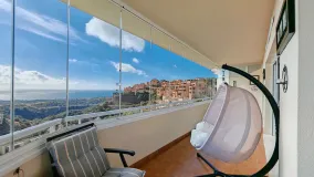 For sale Calahonda apartment with 3 bedrooms