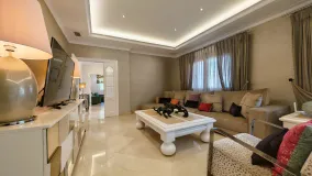 Villa de 4 dormitorios a la venta en Elviria