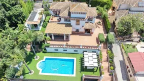 Villa de 4 dormitorios a la venta en Elviria