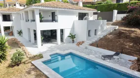 8 bedrooms Elviria villa for sale