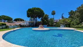 Adosado de 2 dormitorios en venta en Elviria