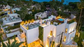Villa en venta en Marbella Golden Mile con 5 dormitorios