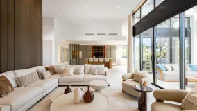 Se vende villa con 4 dormitorios en Nueva Andalucia