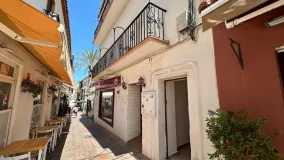 Buy town house with 8 bedrooms in Marbella Centro