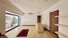 Buy town house with 8 bedrooms in Marbella Centro