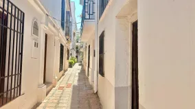 Buy town house with 8 bedrooms in Marbella Centro