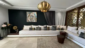 For sale town house with 4 bedrooms in Valdeolletas