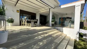 For sale town house with 4 bedrooms in Valdeolletas