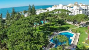 Comprar apartamento planta baja en Playas del Duque de 2 dormitorios
