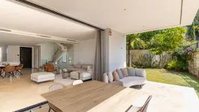 Comprar villa pareada de 4 dormitorios en La Finca de Marbella