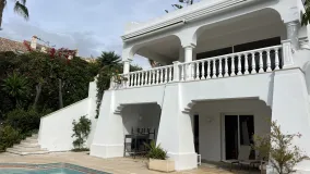 Villa a la venta con 4 dormitorios en Bahia de Marbella