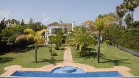 Villa con 5 dormitorios a la venta en Guadalmina Baja