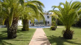 Villa con 5 dormitorios a la venta en Guadalmina Baja
