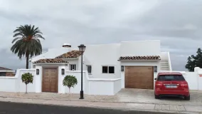 Villa a la venta con 4 dormitorios en Nueva Andalucia