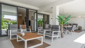 For sale ground floor apartment in Estepona Golf