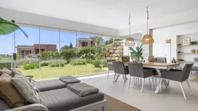 For sale ground floor apartment in Estepona Golf