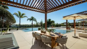 Comprar villa con 6 dormitorios en Aloha