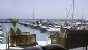 Se vende apartamento con 2 dormitorios en Marbella - Puerto Banus