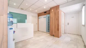 Comprar local comercial de 4 dormitorios en Marbella Centro