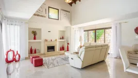 Se vende villa de 4 dormitorios en Los Arqueros