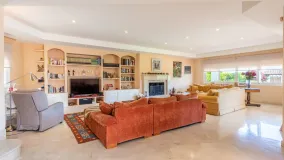 Se vende villa con 6 dormitorios en Paraiso Alto
