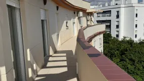 Ático en venta de 4 dormitorios en Estepona Centro